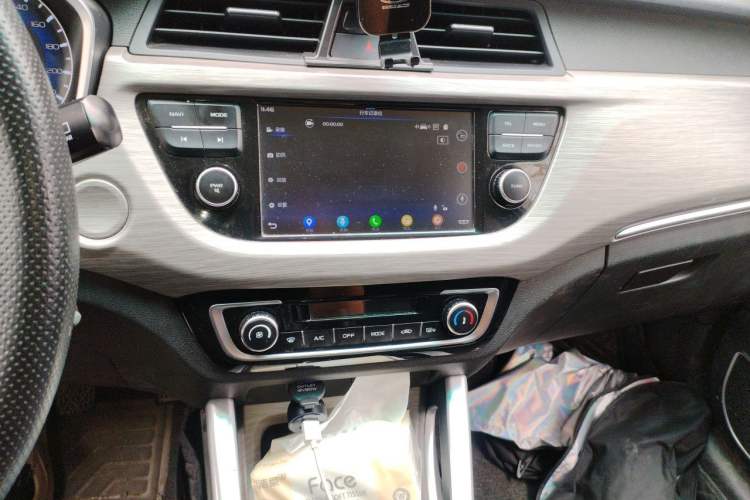Used Geely Auto Vision X3 2017 1.5L Manual Luxury Model Audio And AC Panel