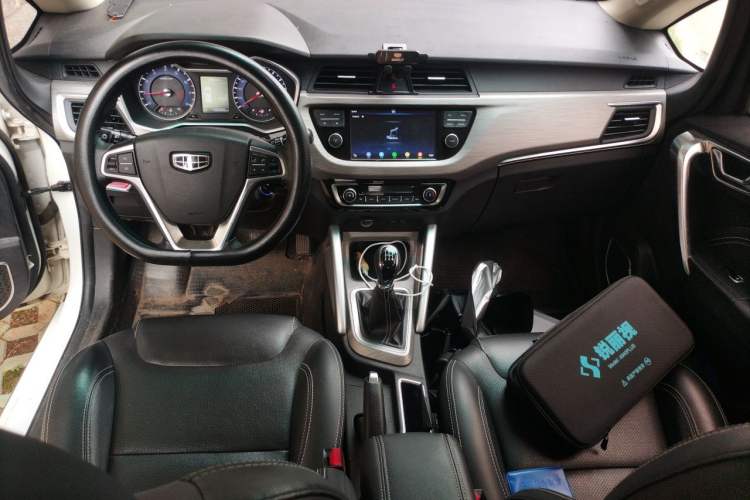 Used Geely Auto Vision X3 2017 1.5L Manual Luxury Model Audio And AC Panel