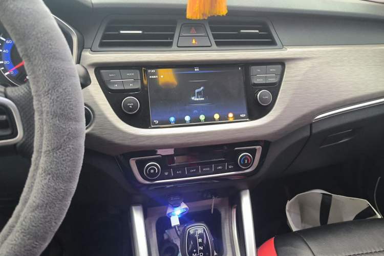 Used Geely Auto Vision X3 2017 1.5L Automatic Luxury Model Audio And AC Panel