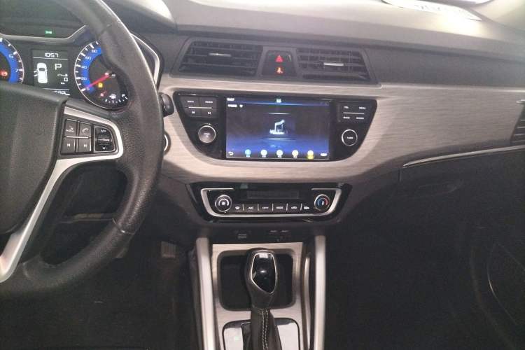 Used Geely Auto Vision X3 2017 1.5L Automatic Luxury Model Audio And AC Panel