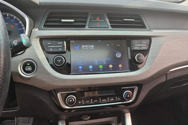 Used Geely Auto Vision X3 2017 1.5L Automatic Luxury Model Audio And AC Panel