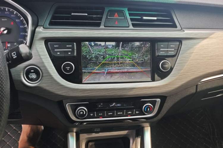 Used Geely Auto Vision X3 2017 1.5L Automatic Luxury Model Audio And AC Panel