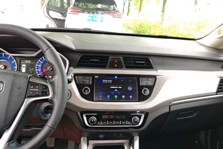 Used Geely Auto Vision X3 2017 1.5L Manual Luxury Model Audio And AC Panel