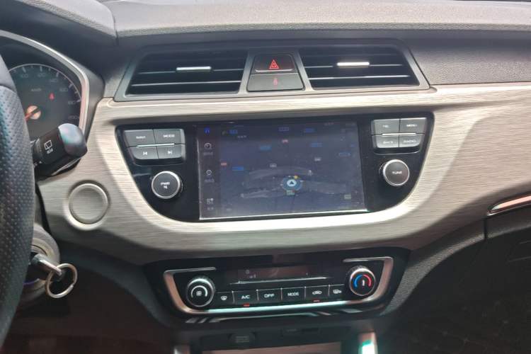 Used Geely Auto Vision X3 2017 1.5L Manual Elite Model Audio And AC Panel