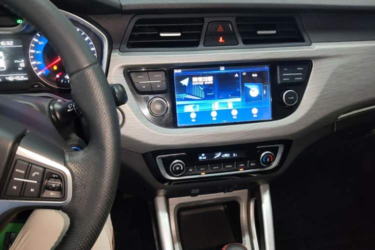 Used Geely Auto Vision X3 2017 1.5L Manual Elite Model Audio And AC Panel