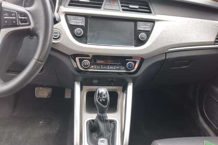 Used Geely Auto Vision X3 2017 1.5L Automatic Luxury Model Audio And AC Panel