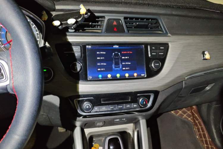 Used Geely Auto Vision X3 2017 1.5L Automatic Elite Model Audio And AC Panel