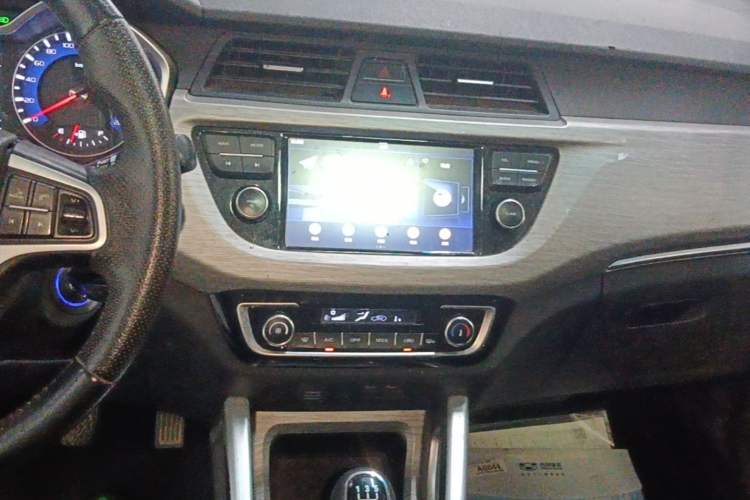 Used Geely Auto Vision X3 2017 1.5L Manual Luxury Model Audio And AC Panel