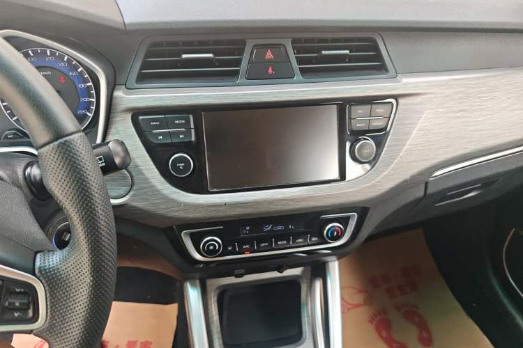 Used Geely Auto Vision X3 2017 1.5L Manual Elite Model Audio And AC Panel