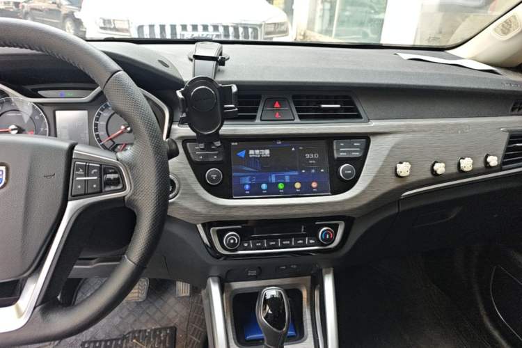 Used Geely Auto Vision X3 2017 1.5L Automatic Luxury Model Audio And AC Panel