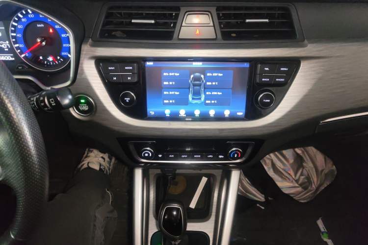 Used Geely Auto Vision X3 2017 1.5L Automatic Elite Model Audio And AC Panel