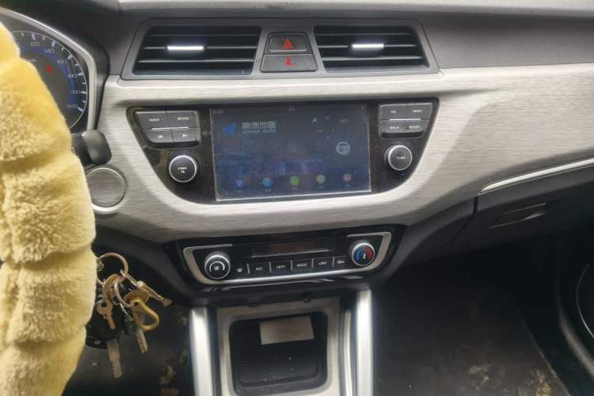 Used Geely Auto Vision X3 2017 1.5L Manual Luxury Model Audio And AC Panel