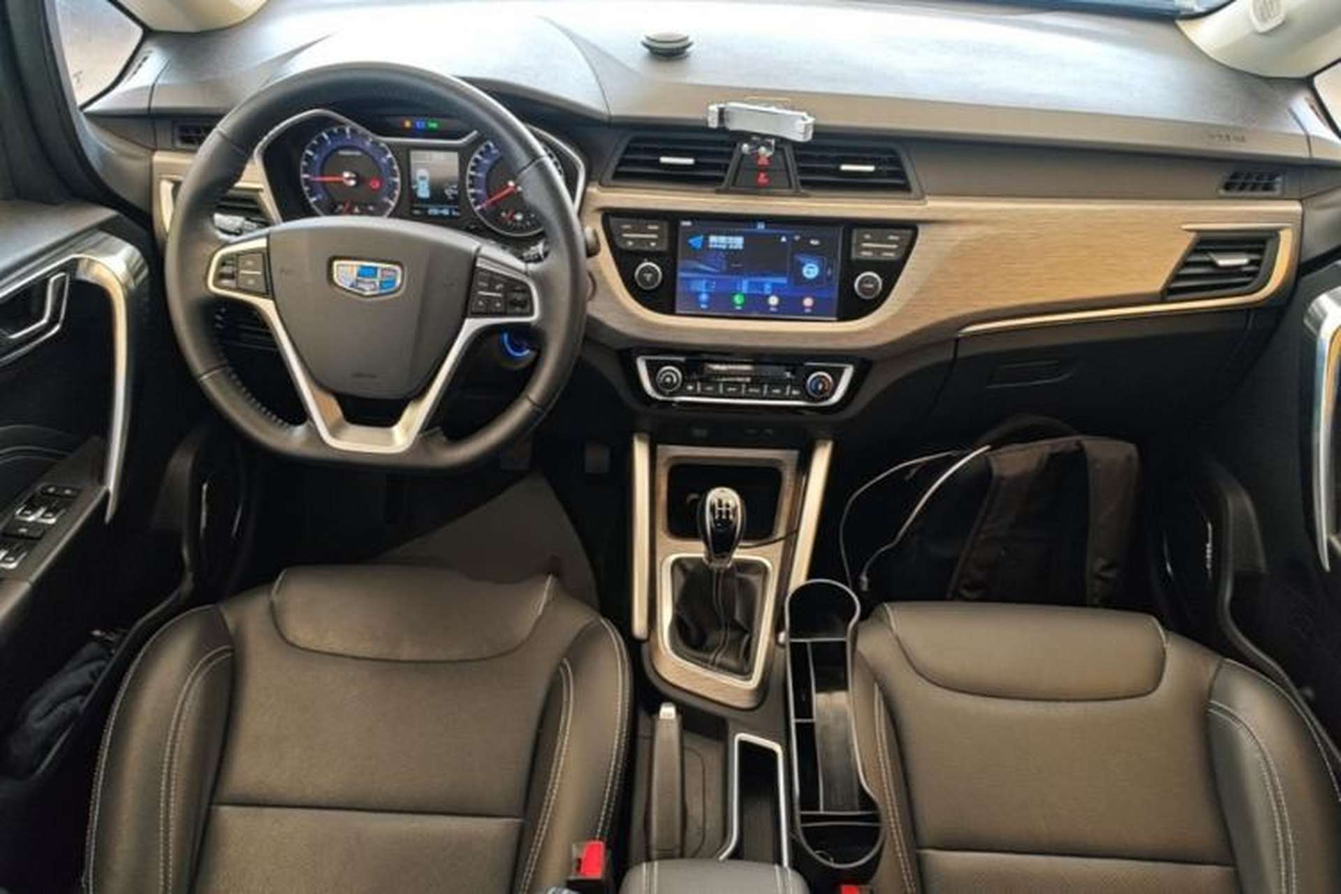 Used Geely Auto Vision X3 2017 1.5L Manual Elite Model Center Console