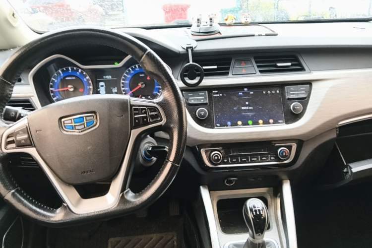 Used Geely Auto Vision X3 2017 1.5L Manual Elite Model Center Console