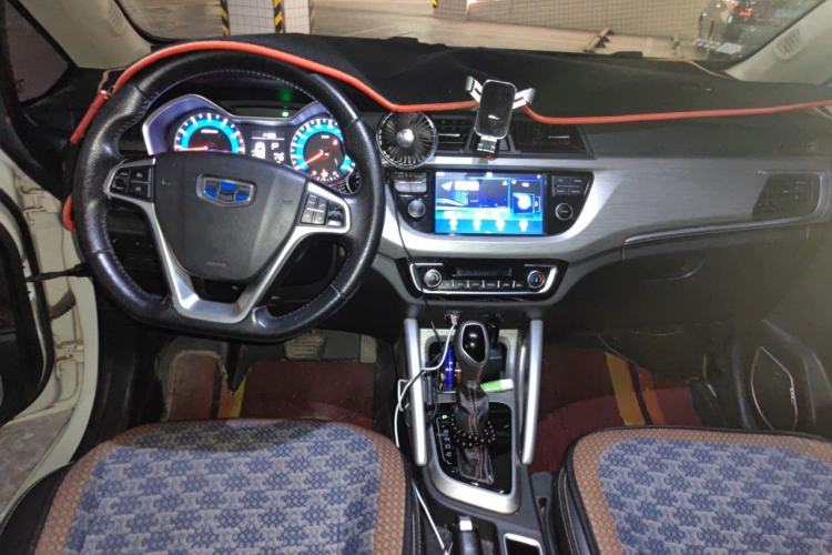 Used Geely Auto Vision X3 2017 1.5L Automatic Elite Model Center Console