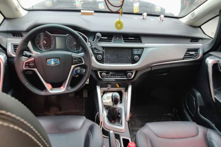 Used Geely Auto Vision X3 2017 1.5L Manual Elite Model Center Console