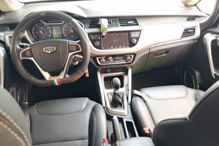 Used Geely Auto Vision X3 2017 1.5L Manual Elite Model Center Console