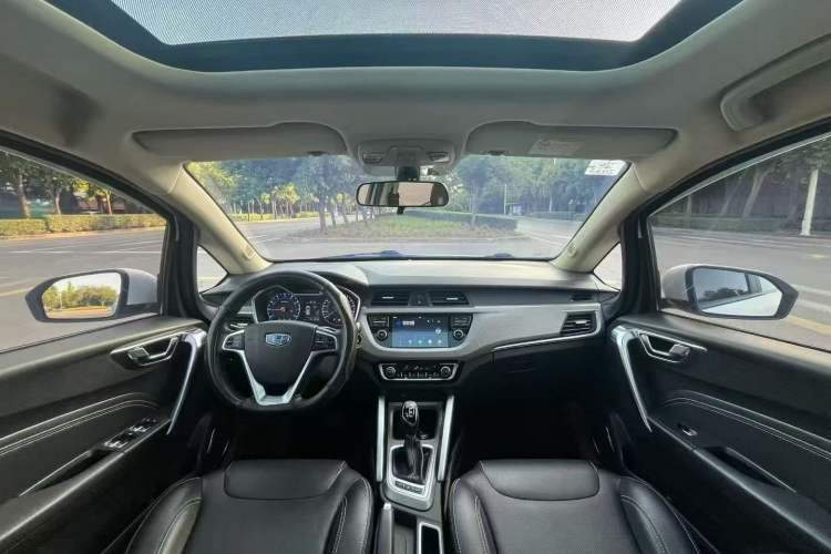 Used Geely Auto Vision X3 2017 1.5L Automatic Luxury Model Center Console