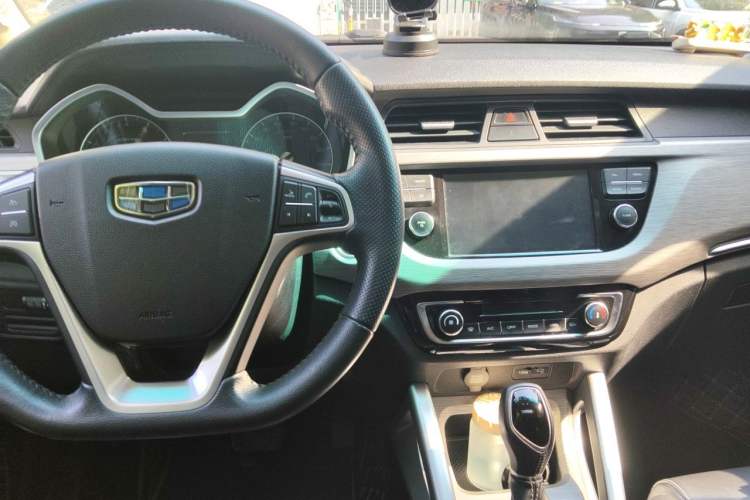 Used Geely Auto Vision X3 2017 1.5L Automatic Luxury Model Center Console