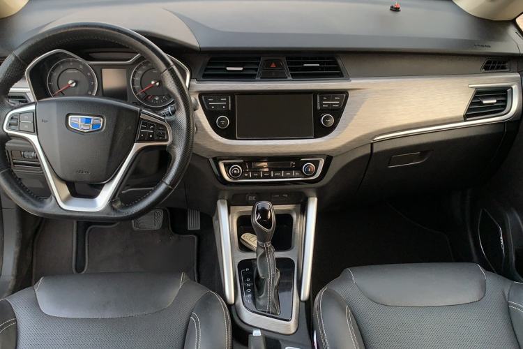 Used Geely Auto Vision X3 2017 1.5L Automatic Elite Model Center Console
