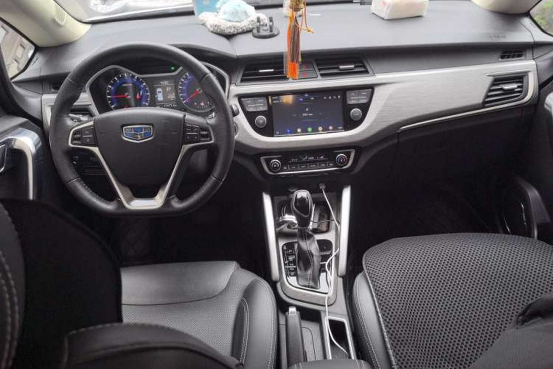 Used Geely Auto Vision X3 2017 1.5L Automatic Elite Model Center Console