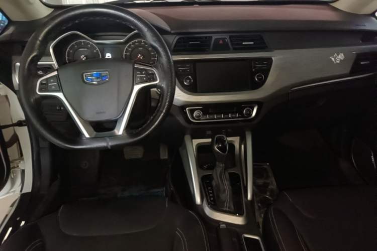 Used Geely Auto Vision X3 2017 1.5L Automatic Elite Model Center Console