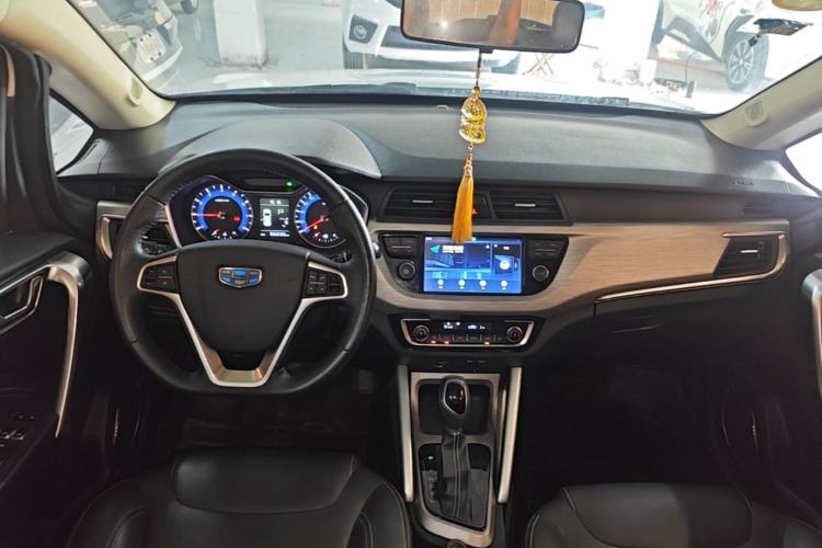 Used Geely Auto Vision X3 2017 1.5L Automatic Elite Model Center Console