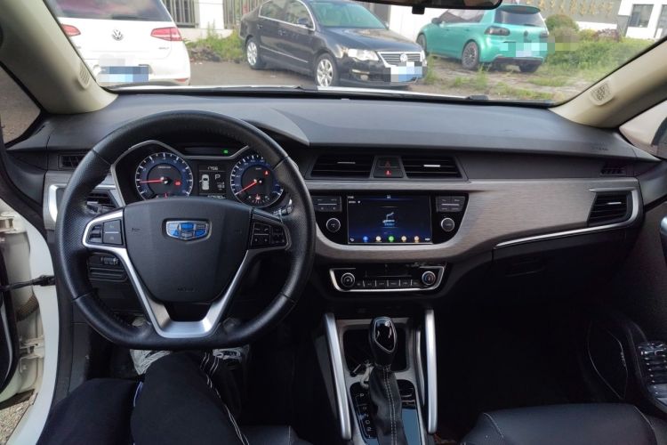 Used Geely Auto Vision X3 2017 1.5L Automatic Elite Model Center Console