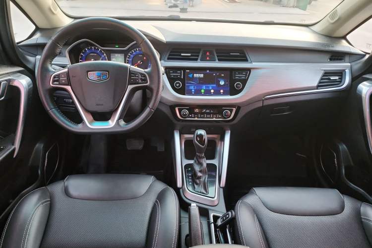 Used Geely Auto Vision X3 2017 1.5L Automatic Elite Model Center Console