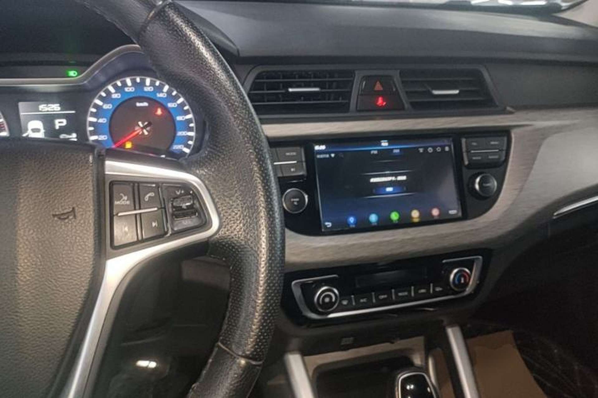 Used Geely Auto Vision X3 2017 1.5L Automatic Luxury Model Center Console