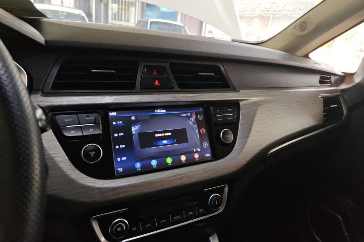 Used Geely Auto Vision X3 2017 1.5L Automatic Luxury Model Center Console