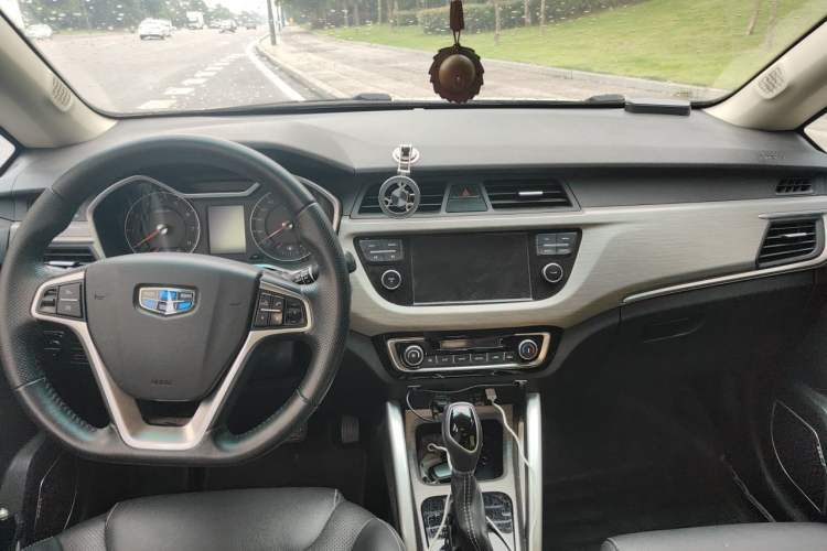 Used Geely Auto Vision X3 2017 1.5L Automatic Luxury Model Center Console