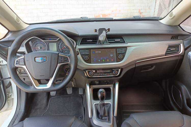 Used Geely Auto Vision X3 2017 1.5L Manual Luxury Model Center Console