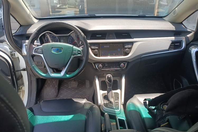 Used Geely Auto Vision X3 2017 1.5L Automatic Elite Model Center Console
