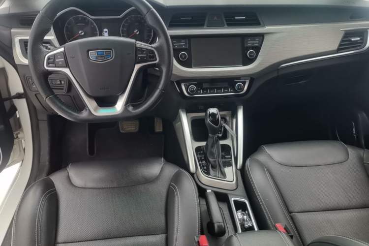 Used Geely Auto Vision X3 2017 1.5L Automatic Elite Model Center Console