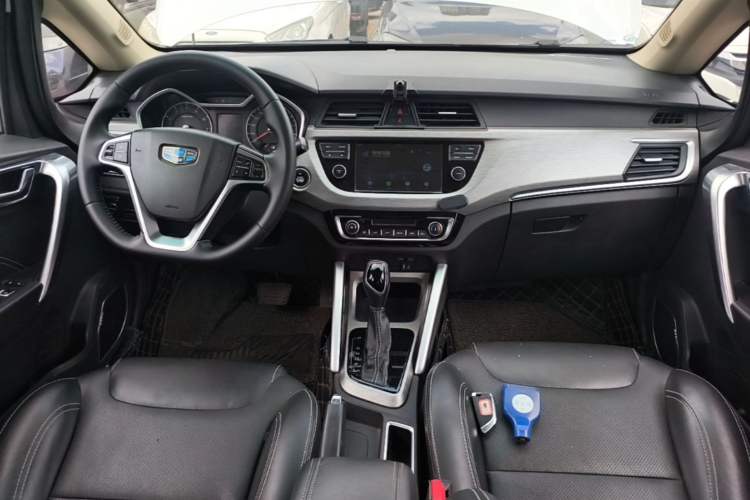 Used Geely Auto Vision X3 2017 1.5L Automatic Elite Model Center Console