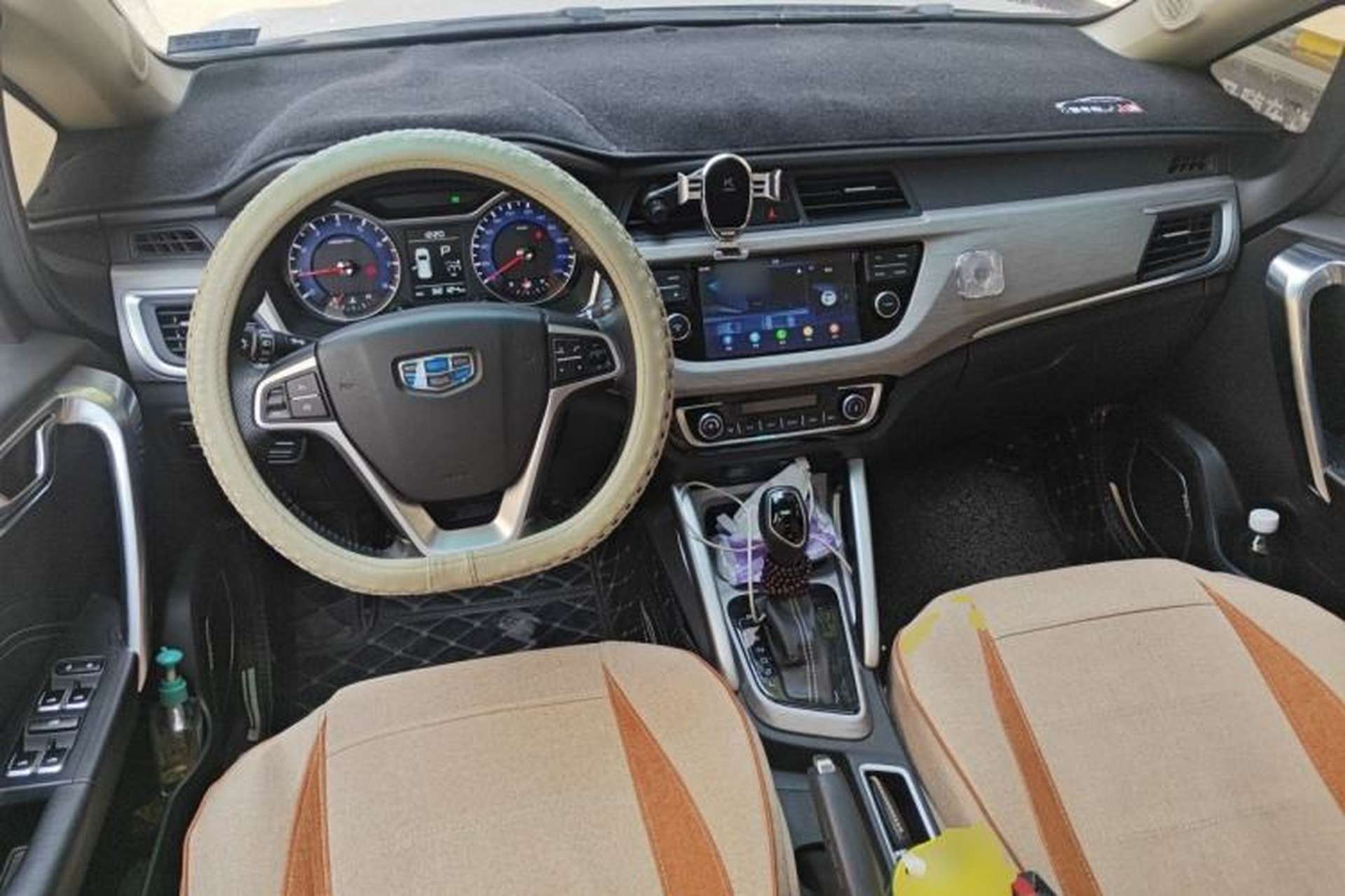 Used Geely Auto Vision X3 2017 1.5L Automatic Luxury Model Center Console