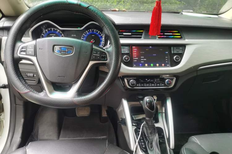 Used Geely Auto Vision X3 2017 1.5L Automatic Elite Model Center Console