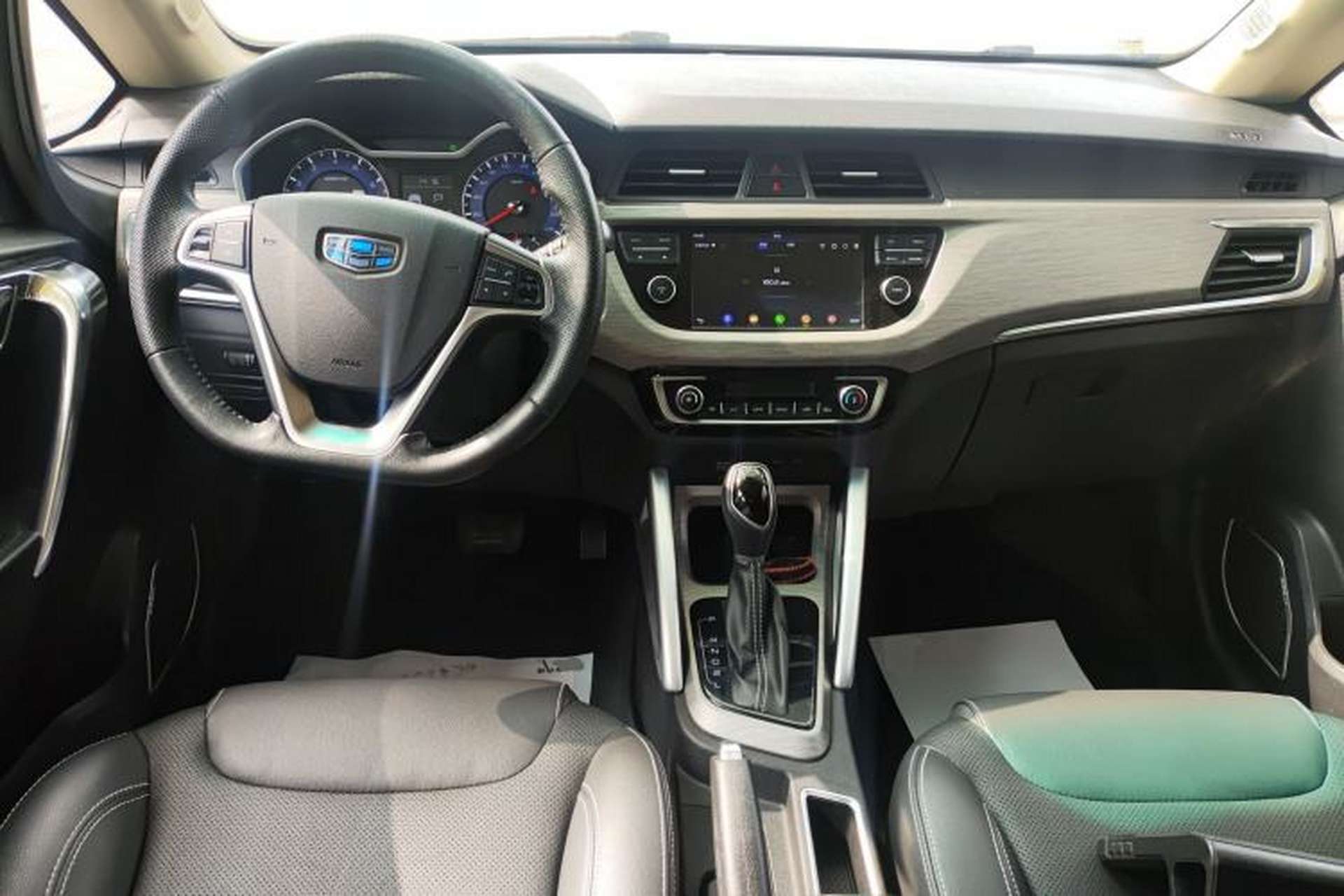 Used Geely Auto Vision X3 2017 1.5L Automatic Elite Model Center Console