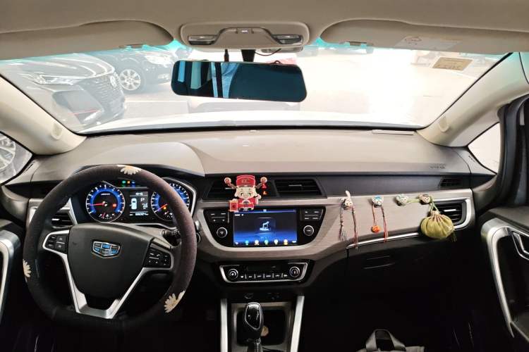 Used Geely Auto Vision X3 2017 1.5L Automatic Elite Model Center Console