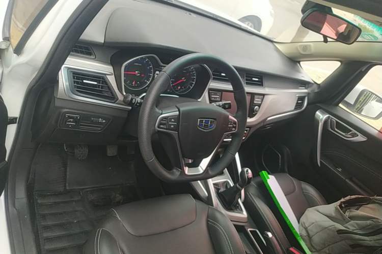 Used Geely Auto Vision X3 2017 1.5L Manual Luxury Model Center Console