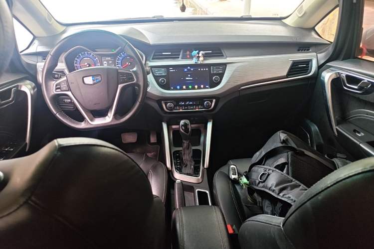 Used Geely Auto Vision X3 2017 1.5L Automatic Elite Model Center Console