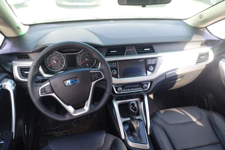 Used Geely Auto Vision X3 2017 1.5L Automatic Elite Model Center Console