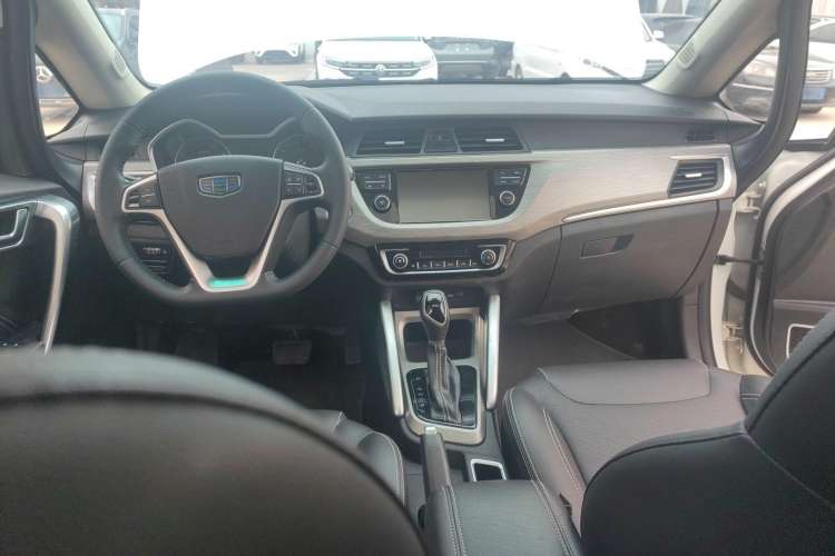 Used Geely Auto Vision X3 2017 1.5L Automatic Luxury Model Center Console
