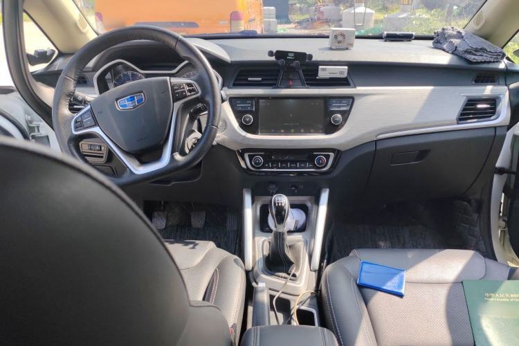 Used Geely Auto Vision X3 2017 1.5L Manual Elite Model Center Console