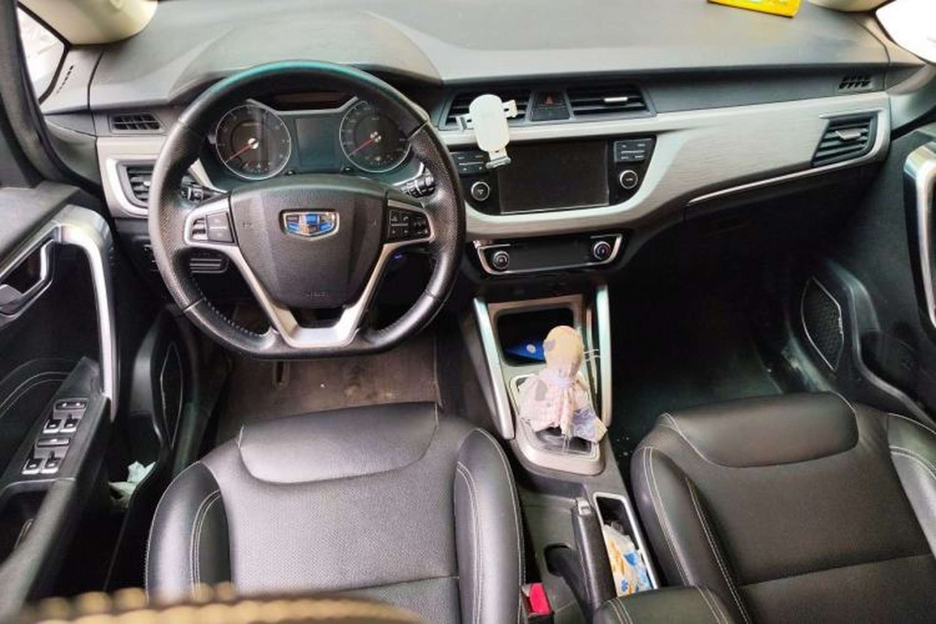 Used Geely Auto Vision X3 2017 1.5L Manual Luxury Model Center Console