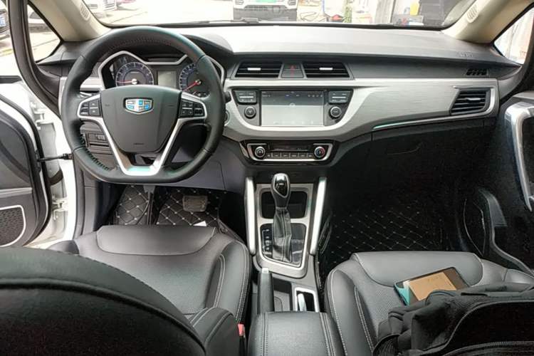 Used Geely Auto Vision X3 2017 1.5L Automatic Luxury Model Center Console