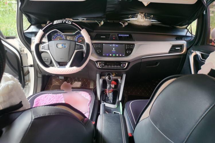 Used Geely Auto Vision X3 2017 1.5L Automatic Elite Model Center Console