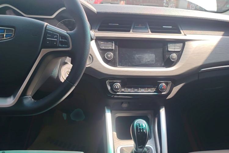 Used Geely Auto Vision X3 2017 1.5L Manual Elite Model Center Console