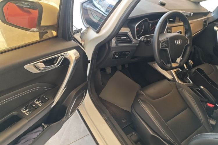 Used Geely Auto Vision X3 2017 1.5L Manual Elite Model Driver Seat
